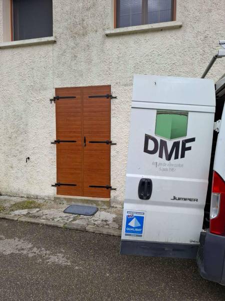 Pose de volets battants en aluminium Ehret à Villieu dans l'Ain