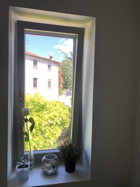 Réalisation multi produits sur la commune de Vaulx en Velin proche de Lyon. Coulissant en aluminium K-line, Fenêtre PVC Finstral, Volet roulant solaire Bubendorff et Véranda Renoval