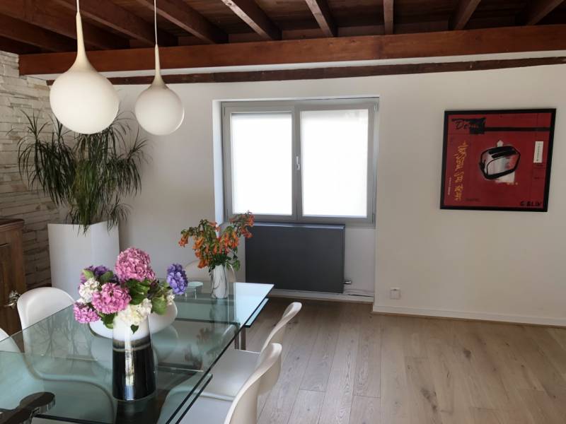 Réalisation multi produits sur la commune de Vaulx en Velin proche de Lyon. Coulissant en aluminium K-line, Fenêtre PVC Finstral, Volet roulant solaire Bubendorff et Véranda Renoval