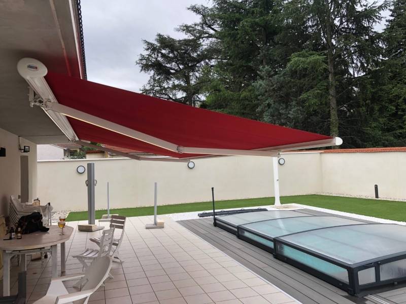 Pose d'un store banne Soliso modèle Oceania à Décines-Charpieu proche de Lyon