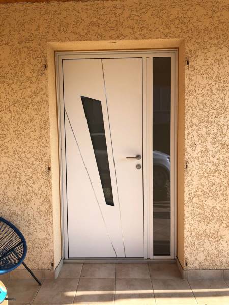 Installation d'une porte d'entrée en aluminium K-line à Feyzin près de Lyon