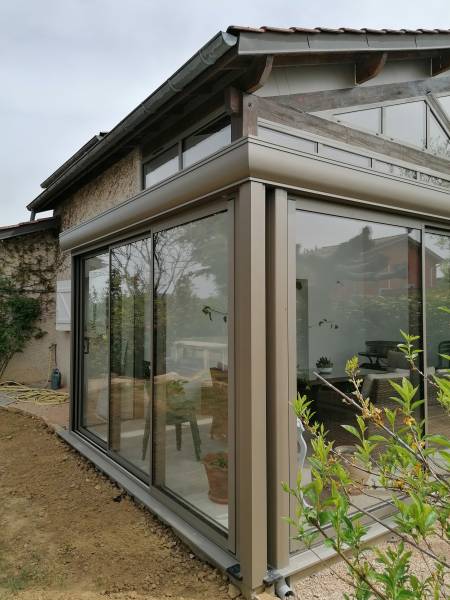 Installation d'une véranda Renoval gamme 