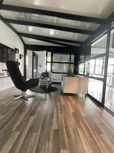 Installation d'une véranda en aluminium Renoval gamme Energie à Balan